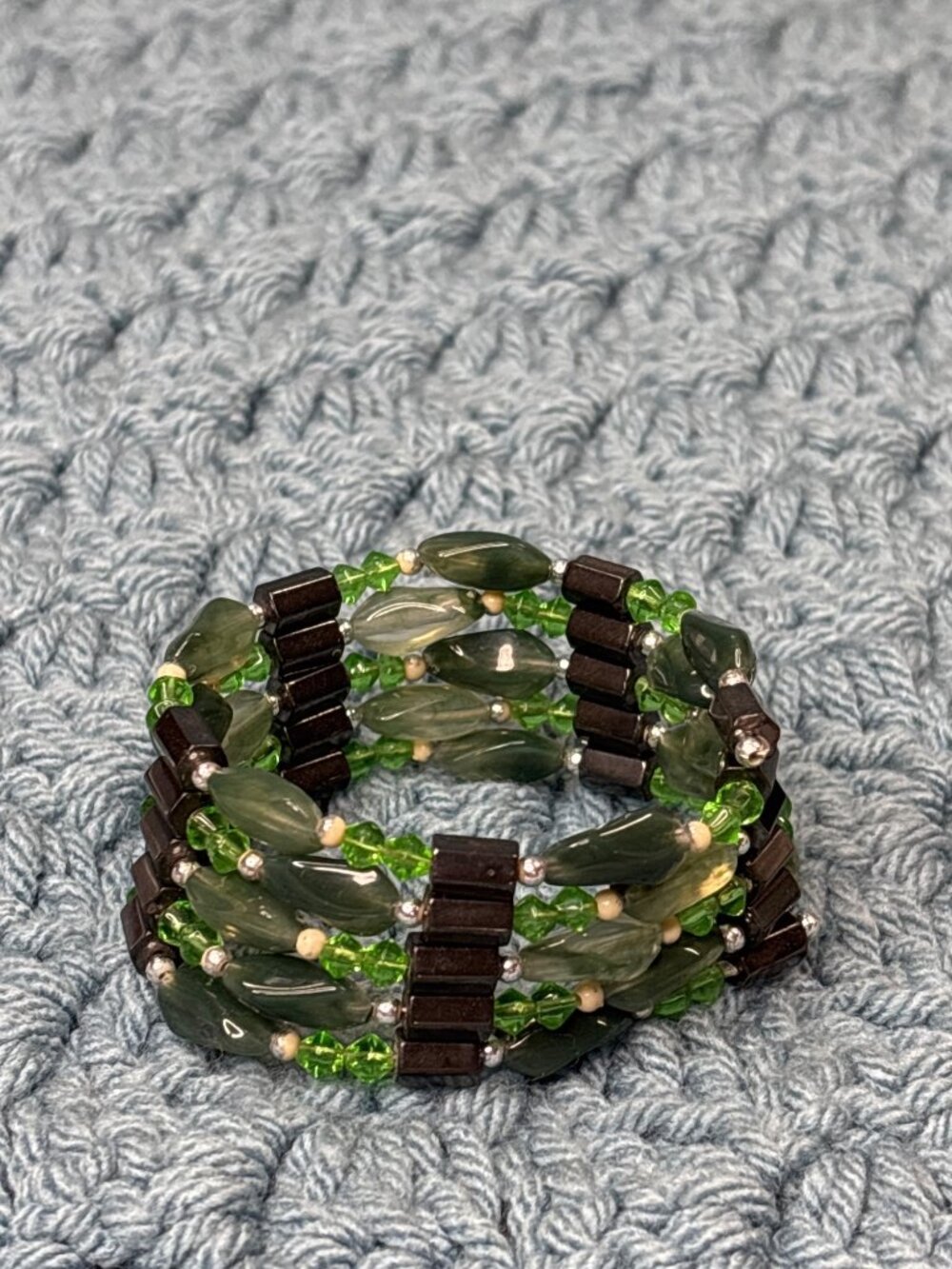 Magnetic Hematite Green Plastic Silvertone Bracelet/Necklace 36 inches Long